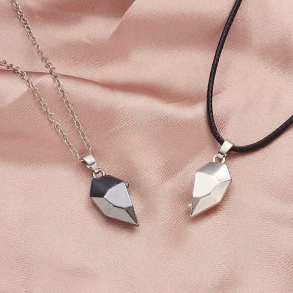 ⭐️Black And Silver Magnetic Heart ❤️ Necklace - Picture 5 of 7